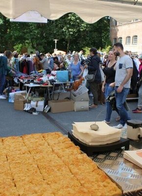 Bild von Flohmarkt auf dem Hof