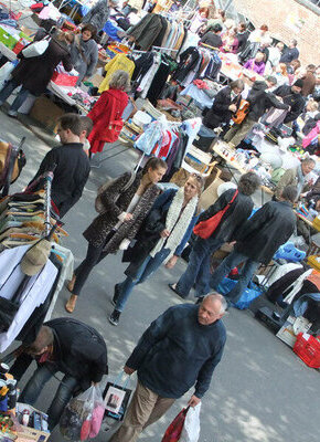 Bild von Flohmarkt auf dem Hof