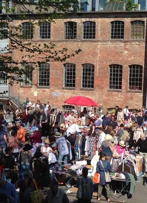 Bild von Flohmarkt auf dem Hof