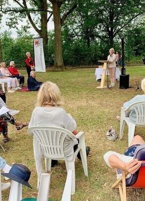 Bild von Lesung und Picknick im Park